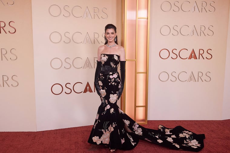 Academy Awards Anne Hathaway arrives on the red carpet of the 98th Oscars
