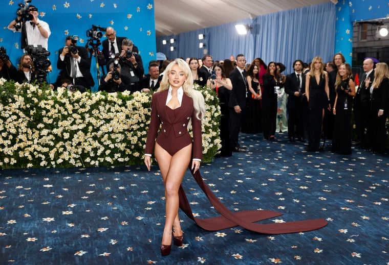 Sabrina Carpenter at Met Gala 2025 imago0816634412h