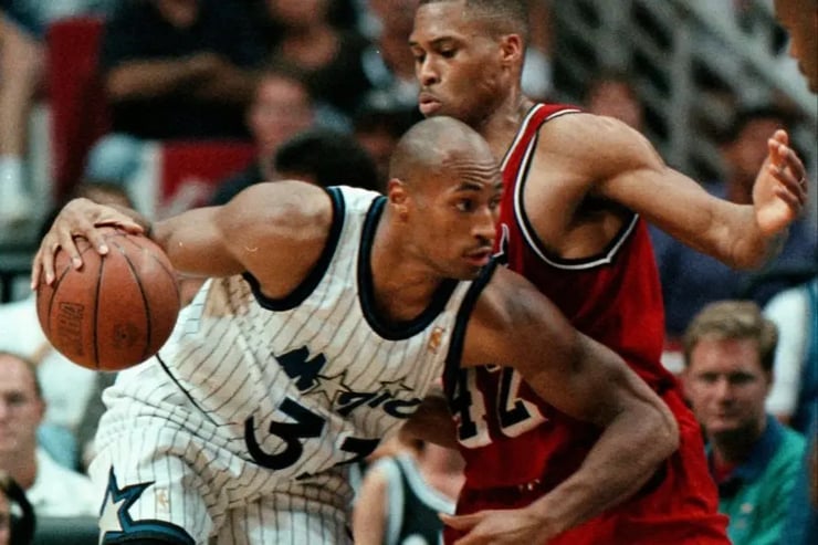 basketball-game-magic-vs-bulls-action-shot