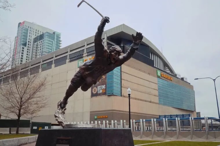 bobby-orr-statue-td-garden-boston-1970-celebration