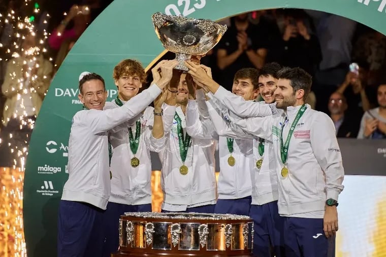 davis-cup-2023-tennis-team-trophy-celebration