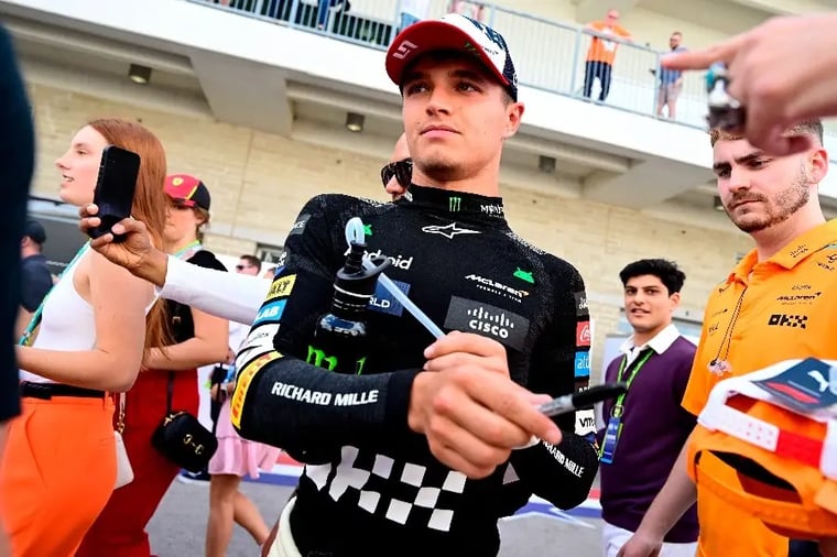 f1-driver-signing-autographs-crowd