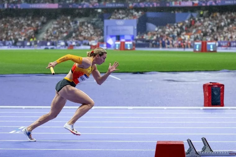 female-athlete-relay-race-starting-blocks