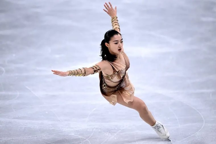 female-figure-skater-performance-ice-skating