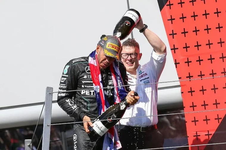 formula-one-podium-celebration-champagne