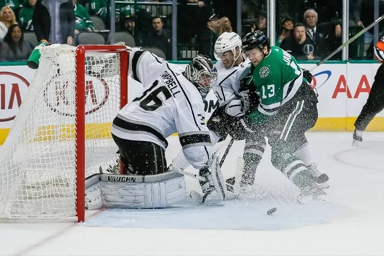 ice-hockey-goalkeeper-action-shot-game