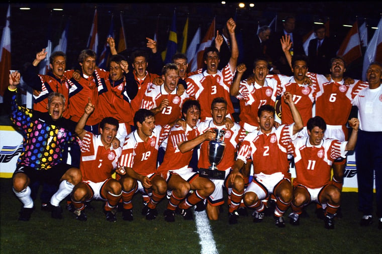 Die dänische Mannschaft feiert ihren Sieg bei der EURO 1992