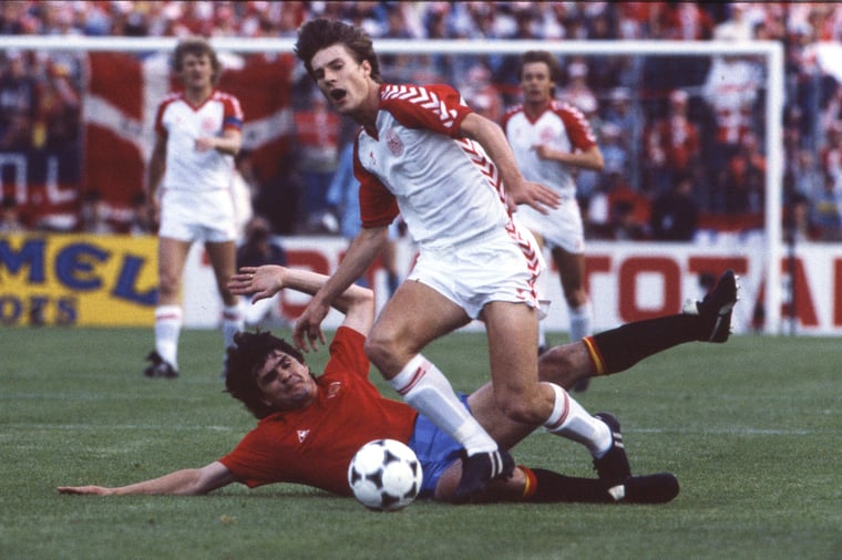 Jose CAMACHO ESP fouls Michael LAUDRUP DAN EURO 1984 Denmark Jersey