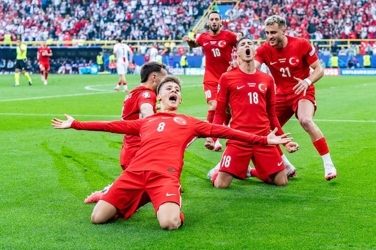 Turkish team celebrates Mert Müldür's goal