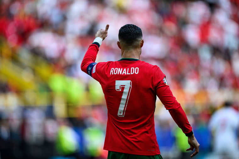 Cristiano Ronaldo thumbs up