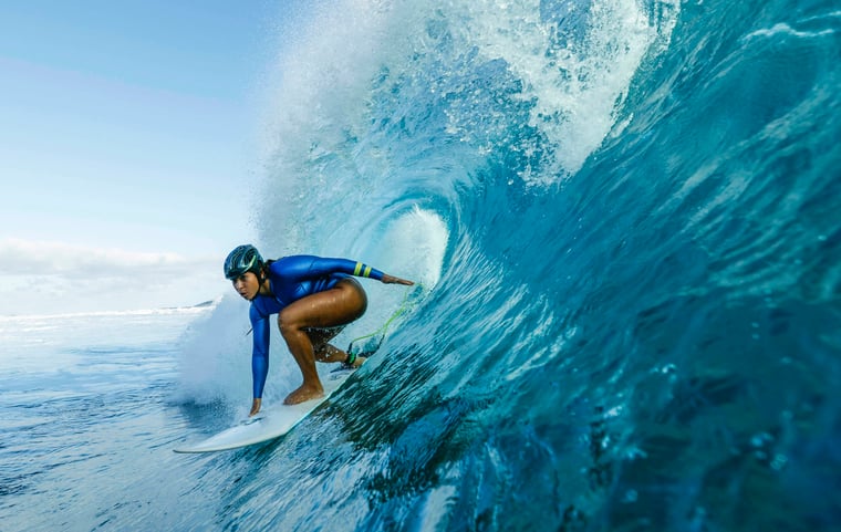 Taina Hinckel surfing Tahiti Paris 2024