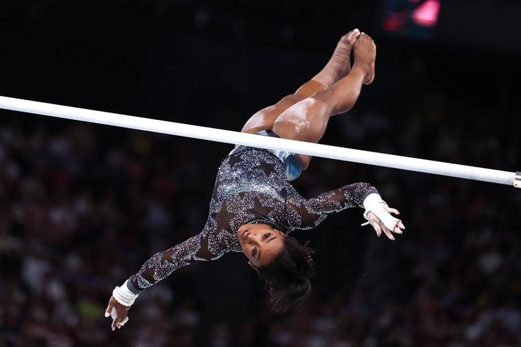 Simone Biles uneven bars Paris 2024