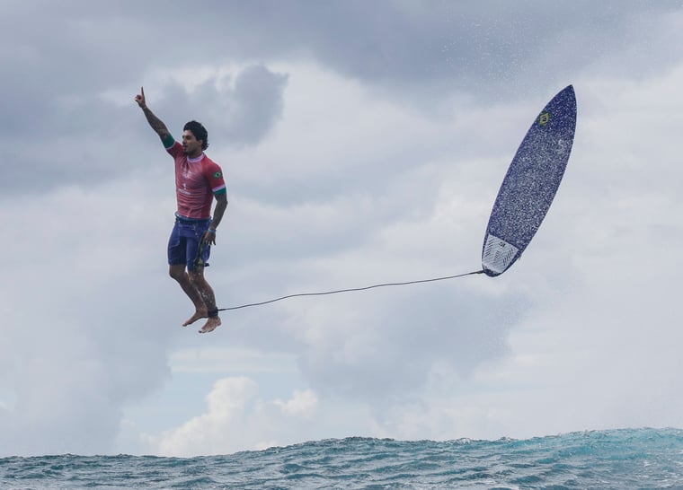 Gabriel Medina surfing Paris 2024