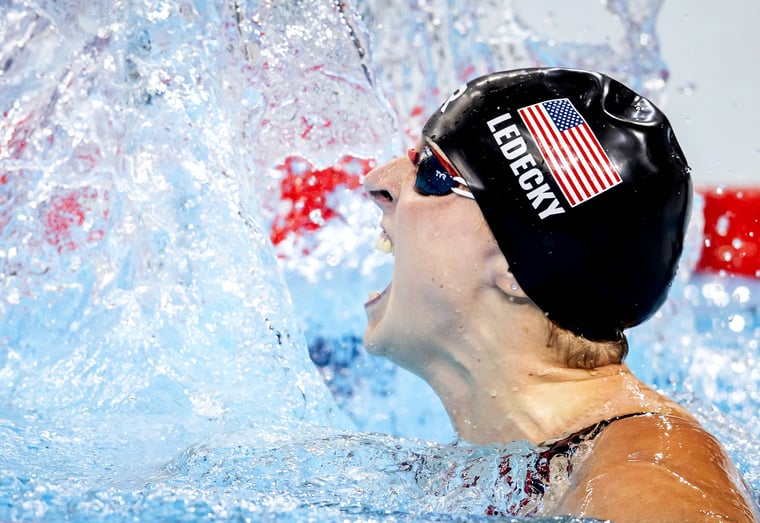 Ledecky celebrates winning 1500m freestyle 2024 Olympia