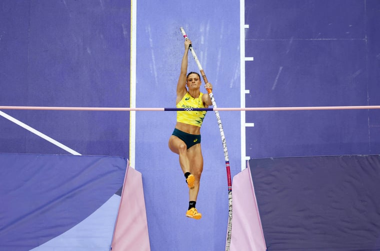 Nina Kennedy pole vault Paris 2024