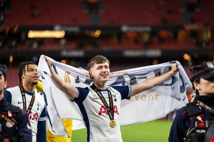 Photo of Mikey Moore holding up a flag after Europa League win.