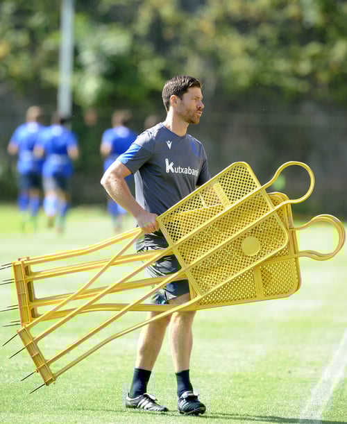 Photo of Xabi Alonso during a training session with Real Sociedad's second team during his apprenticeship