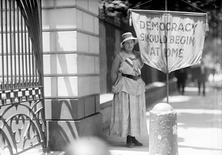 Women in front of the White House