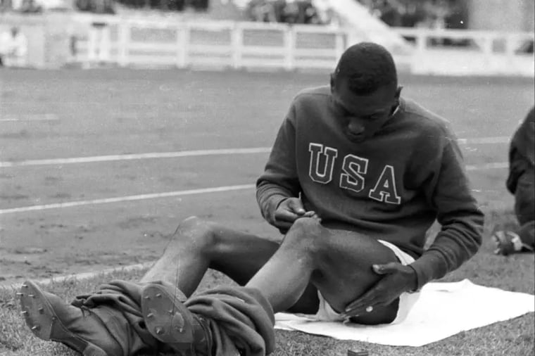 jesse-owens-berlin-olympics-break-1936