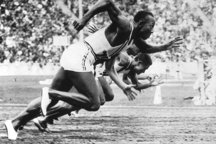 olympic-sprinters-race-start-black-and-white