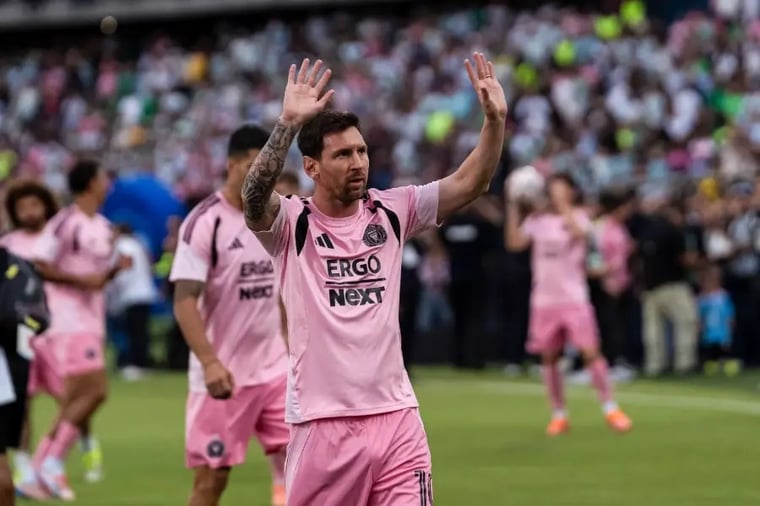 soccer-player-pink-jersey-field