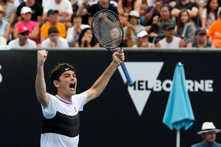 tennis-player-celebrating-melbourne-crowd