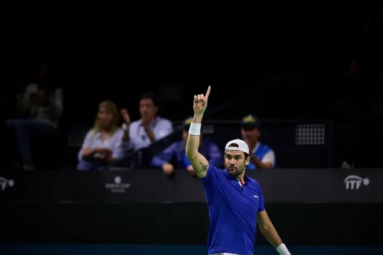 tennis-player-celebrating-victory-court (2)