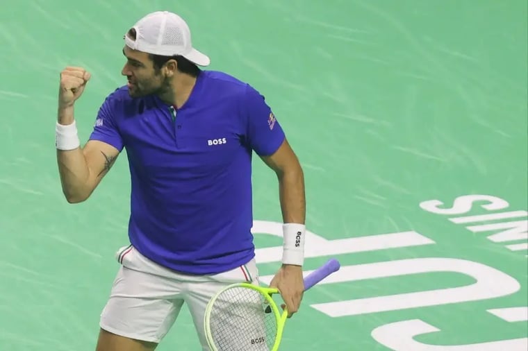 tennis-player-celebrating-victory-court (3)