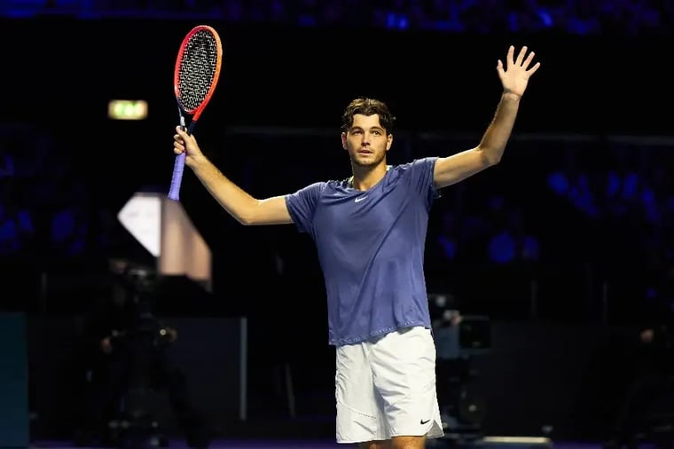 tennis-player-celebrating-victory-court (4)