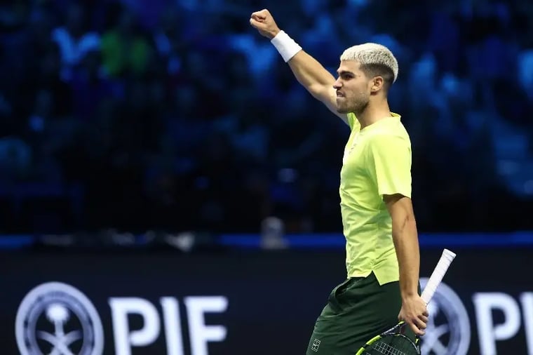 tennis-player-celebrating-victory-court