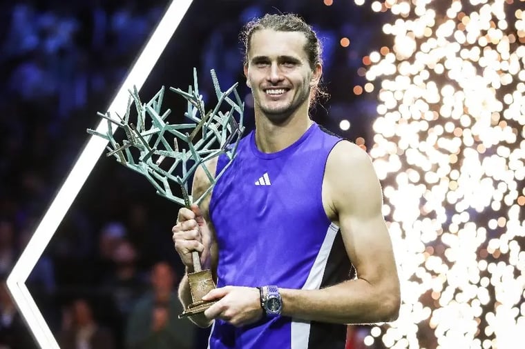 tennis-player-holding-trophy-celebration