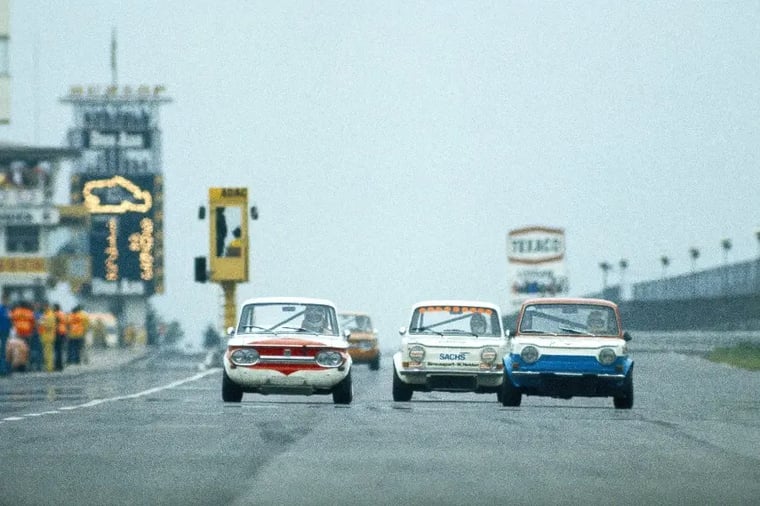 vintage-race-cars-on-track-competition