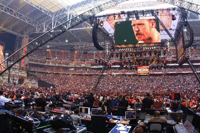 wrestling-event-arena-crowd-giant-screen