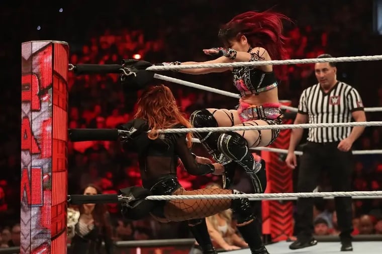 wrestling-match-wwe-women-action-ring